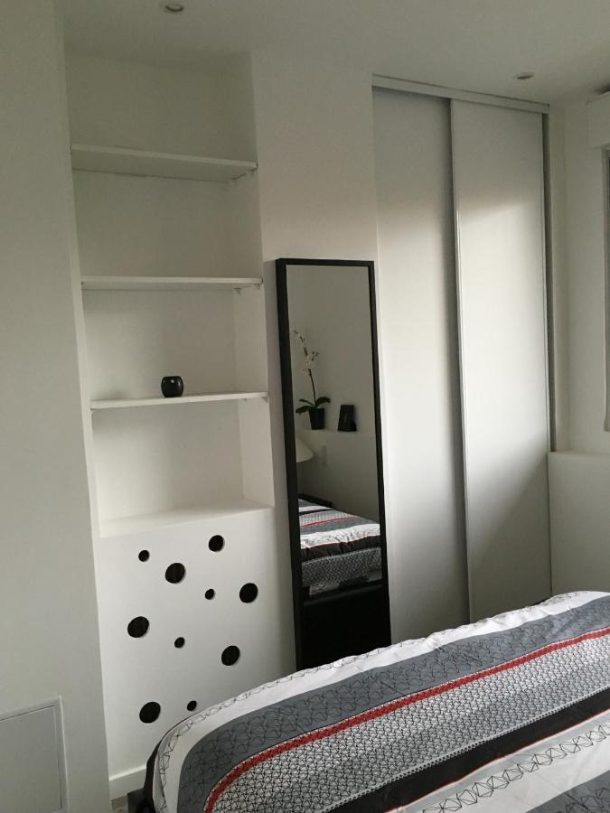 Appartement A Deux Pas Des Champs Elysees Parijs